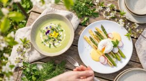 Jaro v misce s čerstvým chřestem a radostí na talíři